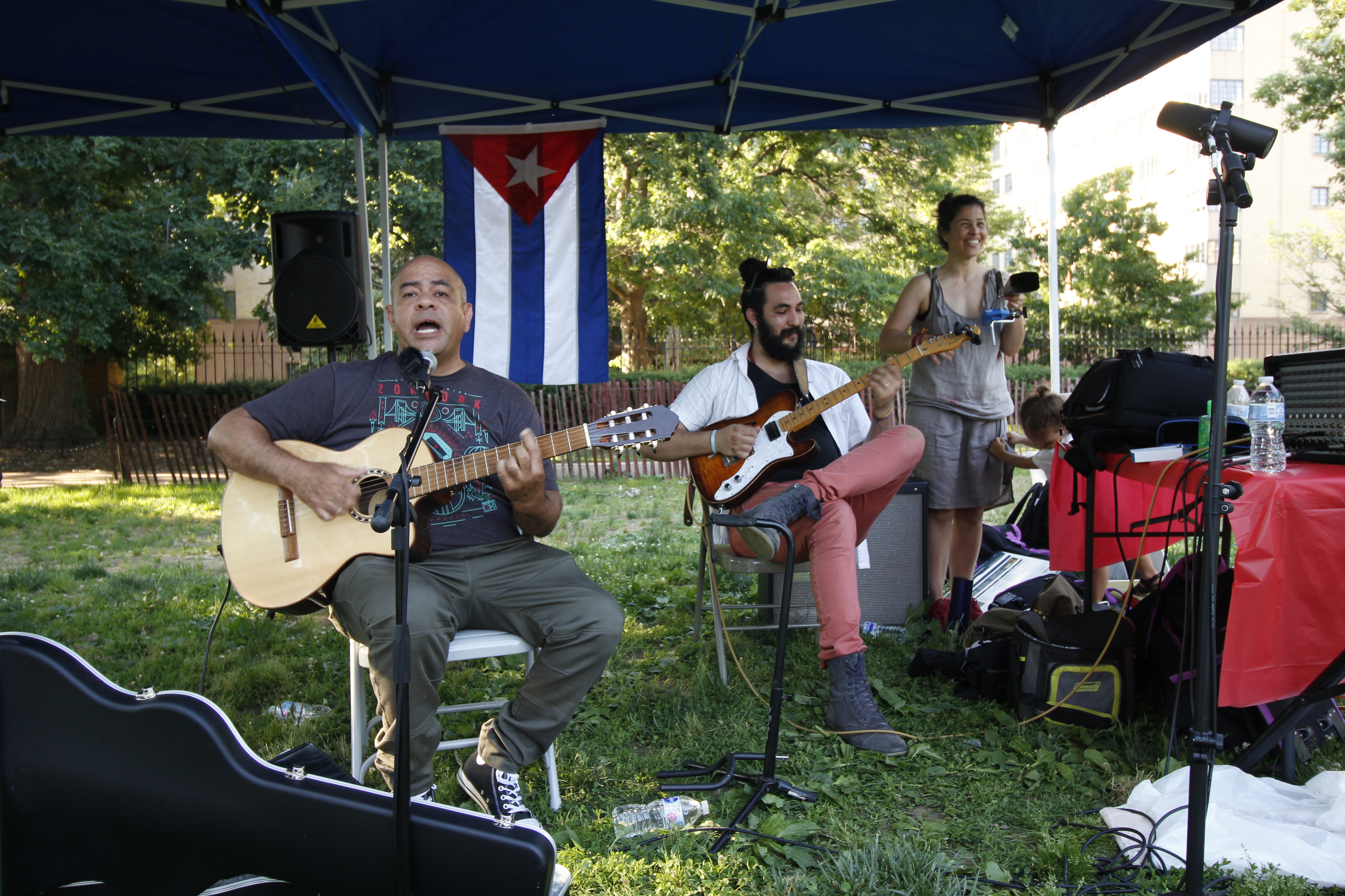 El Guitarrista cubano Ricky Castillo, la cantante Mayda Cuellar y el trovador Frank Gonzalez son Músicos Cubanos que se unieron a la Jornada Artística por la libertad de todos los cubanos!